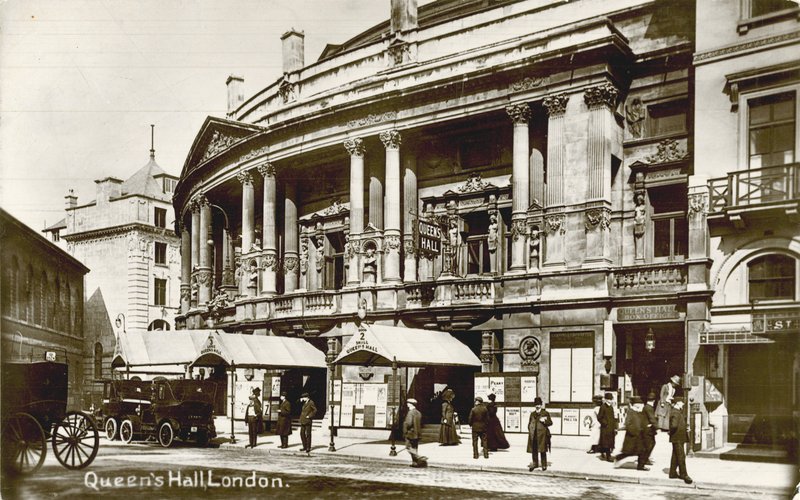 Queens Hall, Londra by English Photographer