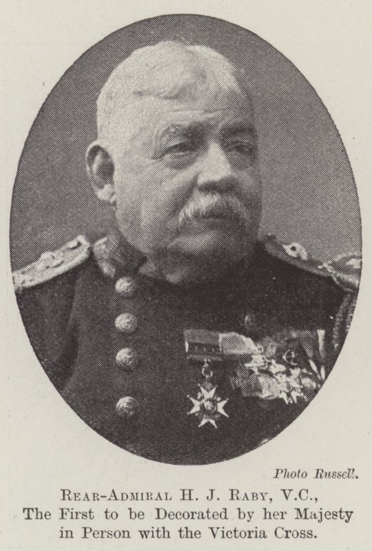 Tuğamiral HJ Raby, VC, Majesteleri tarafından Şahsen Victoria Haçı ile dekore edilecek ilk kişi by English Photographer