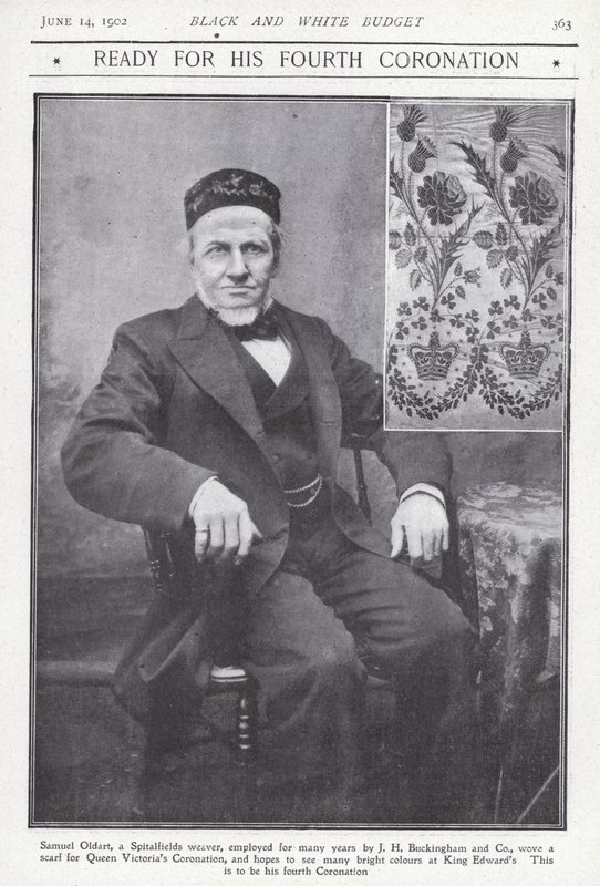 Kraliçe Victoria'nın taç giyme töreni için bir eşarp dokuyan Spitalfields, Londra'dan dokumacı Samuel Oldart (s/b fotoğraf) by English Photographer