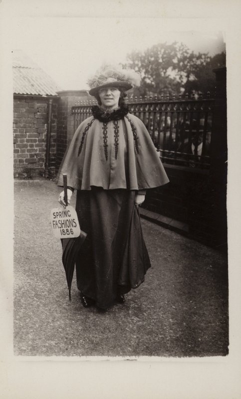 Bahar modası, 1886 by English Photographer