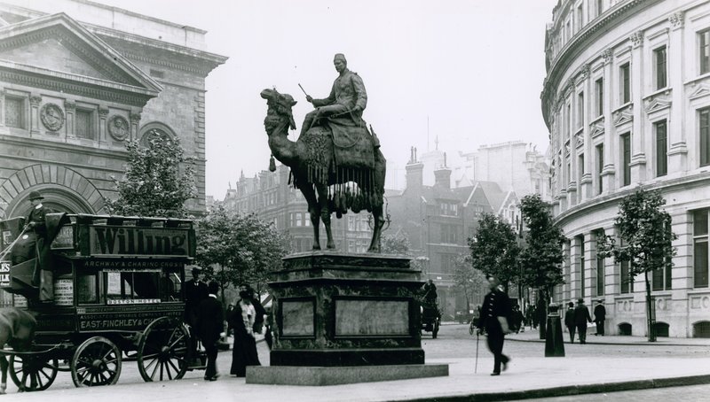 St Martins Place, Londra by English Photographer