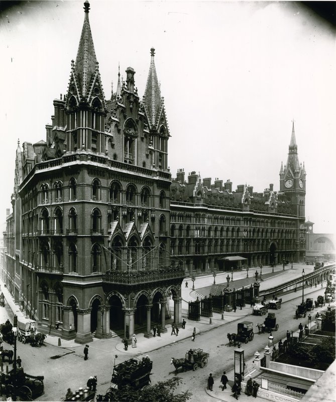 St Pancras Tren İstasyonu; Nisan 1899