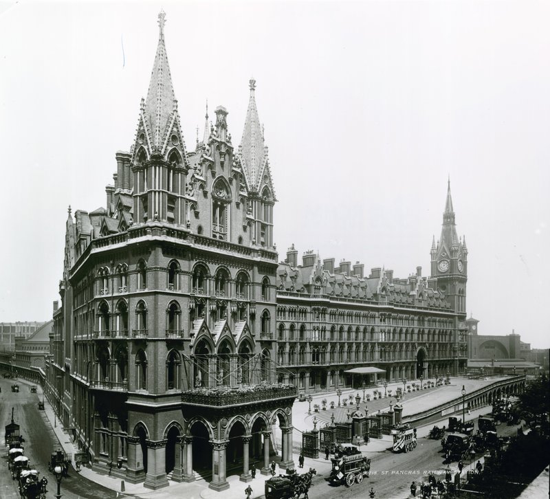 St Pancras Tren İstasyonu; Nisan 1899