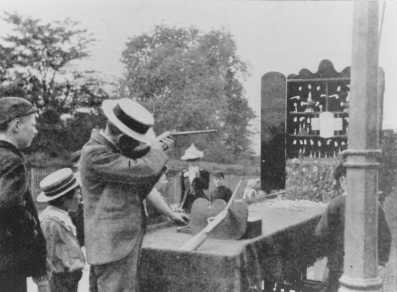1902