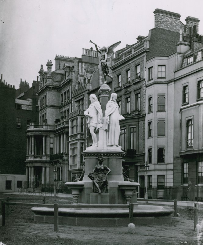 Kahverengi Çeşme, Park Lane, Londra by English Photographer