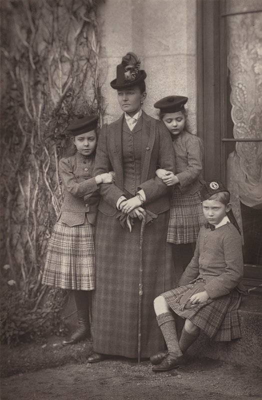 Connaught ve Aile Düşesi by English Photographer