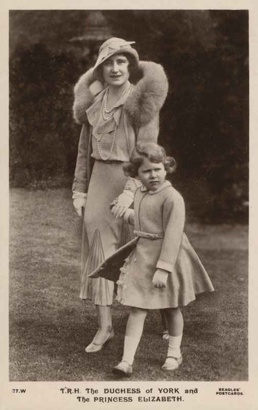 York Düşesi ve Prenses Elizabeth (s/b fotoğraf) by English Photographer