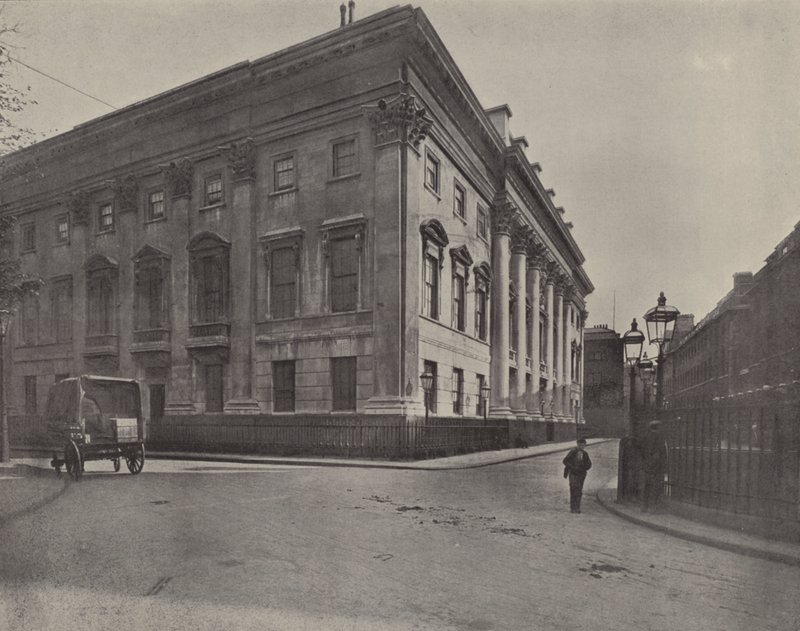 Kuyumcu Salonu (b/w fotoğraf) by English Photographer
