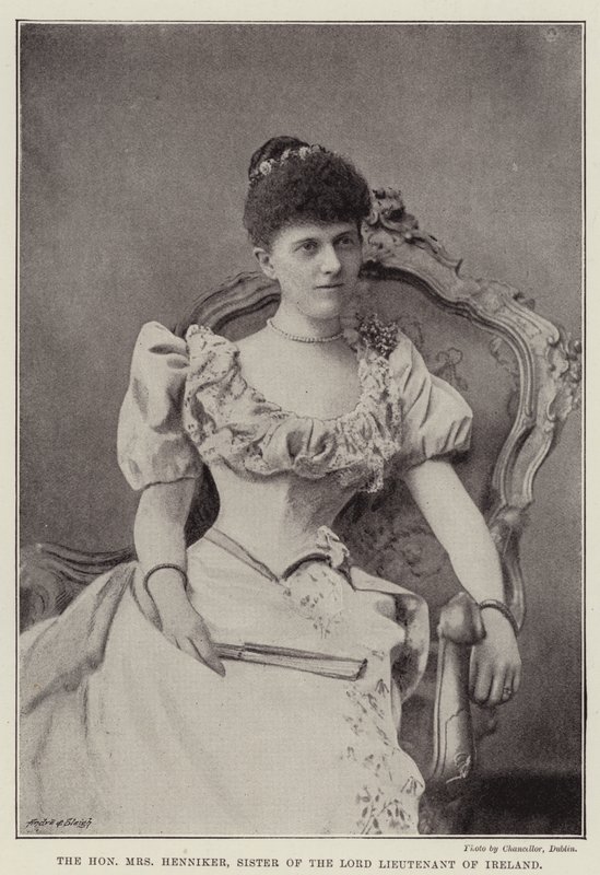 Saygıdeğer Bayan Henniker, İrlanda Lord Teğmeninin Kızkardeşi by English Photographer
