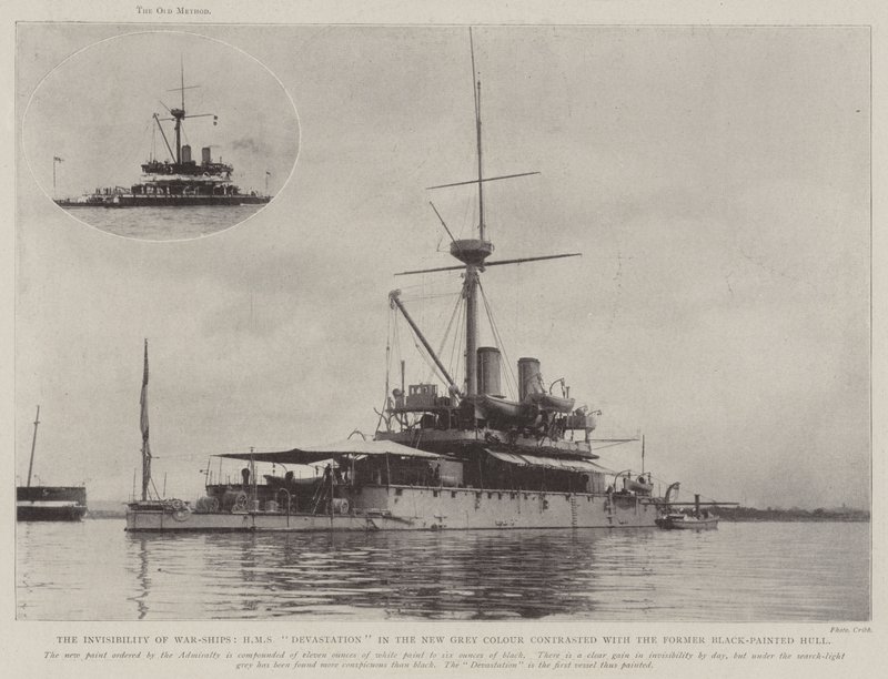 Savaş Gemilerinin Görünmezliği, Yeni Gri Renkte HMS Yıkımı, Eski Siyah Boyalı Gövde ile tezat oluşturuyor by English Photographer