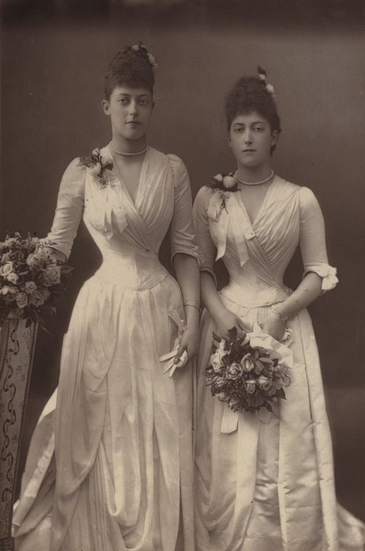 Galler Prensesleri Victoria ve Maud by English Photographer