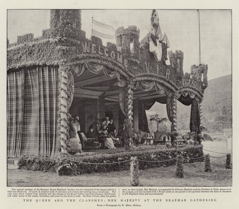 Kraliçe ve Klan Üyeleri, Majesteleri Braemar Toplantısında by English Photographer