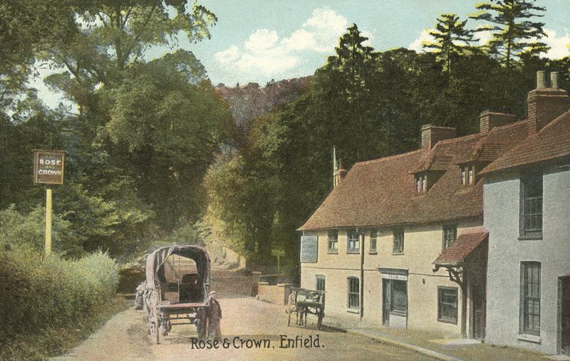 Gül ve Taç, Enfield (renkli fotoğraf) by English Photographer
