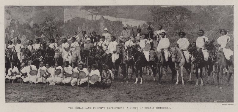 Somaliland Cezalandırıcı Seferleri, bir grup Somalili Kabile üyesi by English Photographer