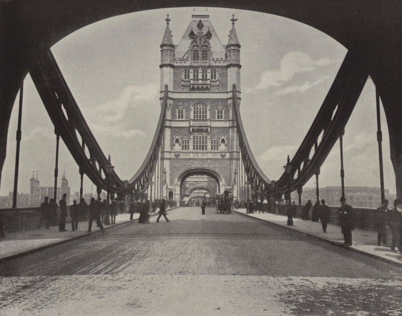 Kule Köprüsü (b/w fotoğraf) by English Photographer