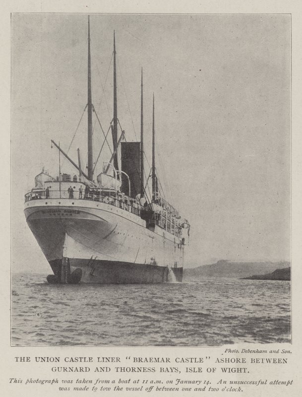 Union Castle Liner Braemar Kalesi, Gurnard ve Thorness Bays, Wight Adası arasında karada by English Photographer