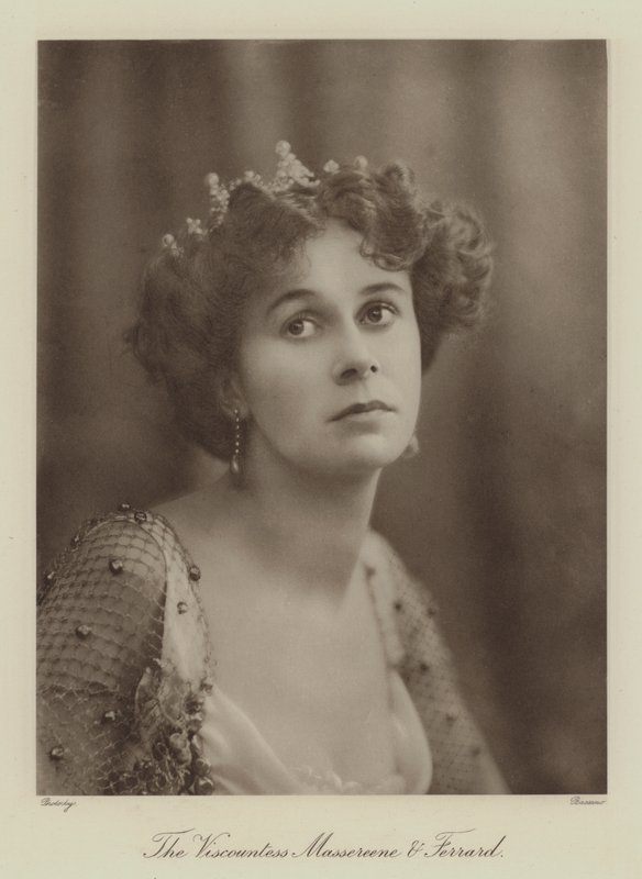 Vikontes Massereene ve Ferrard (b/w fotoğraf) by English Photographer