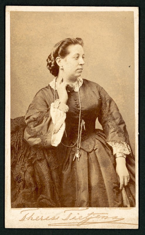 Therese Tietjens, portre (s/b fotoğraf) by English Photographer