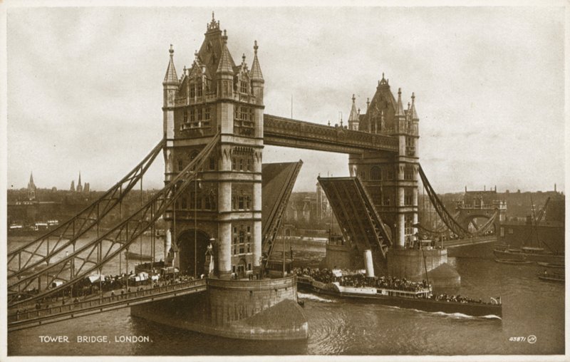 Tower Bridge, Londra by English Photographer