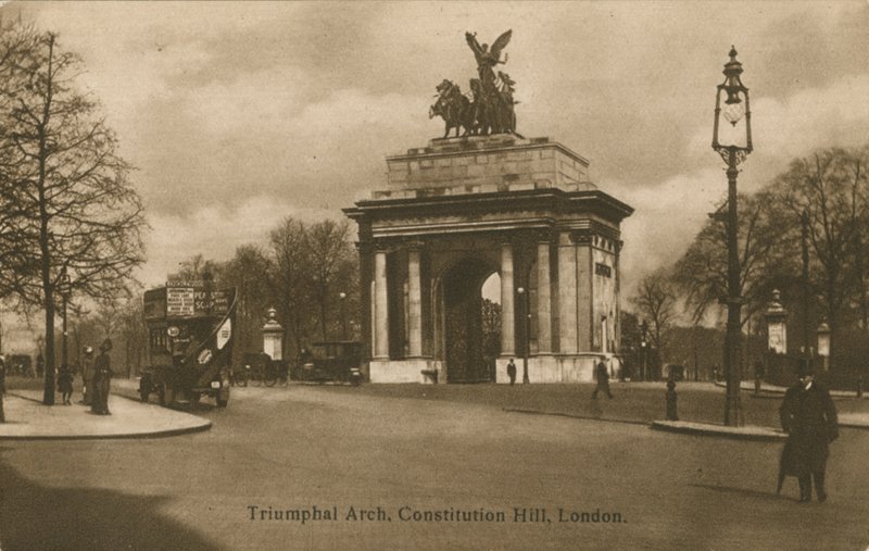 Zafer Takı, Anayasa Tepesi, Londra by English Photographer