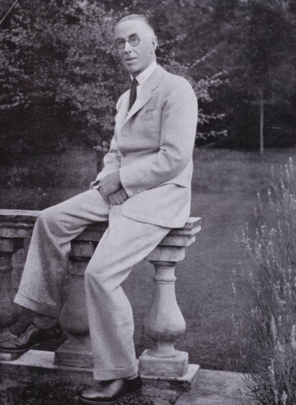 Warwick Deeping (s/b fotoğraf) by English Photographer
