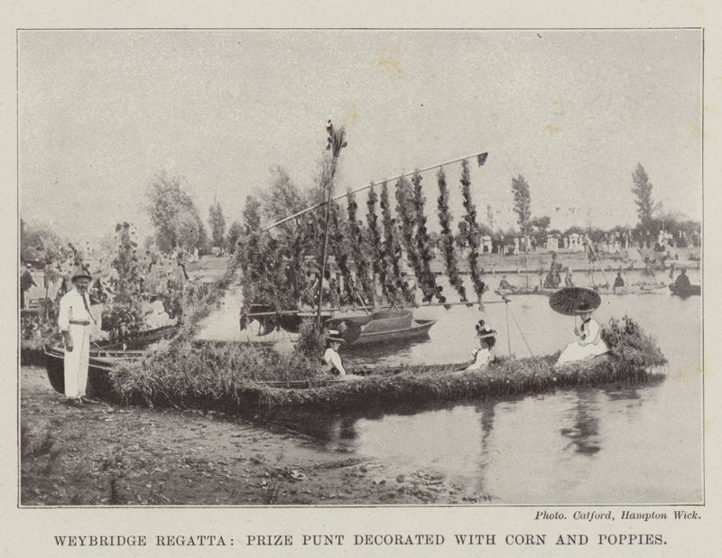 Weybridge Regatta, Mısır ve Haşhaşlarla süslenmiş Ödül Punt by English Photographer