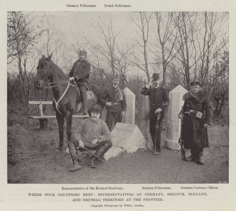 Dört Ülkenin buluştuğu yer, Almanya, Belçika, Hollanda ve Sınırdaki Tarafsız Bölge Temsilcileri by English Photographer