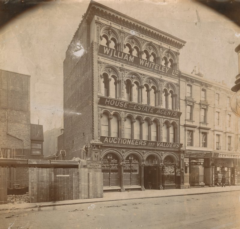 William Whiteley, ev ve emlak acenteleri, müzayedeciler ve değerleme uzmanları, Westbourne Grove, Londra by English Photographer
