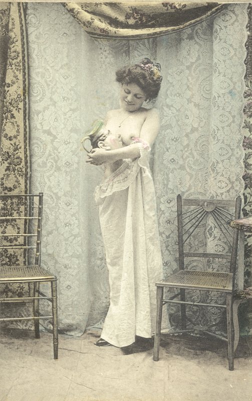 Toby sürahisi tutan kadın (renkli fotoğraf) by English Photographer