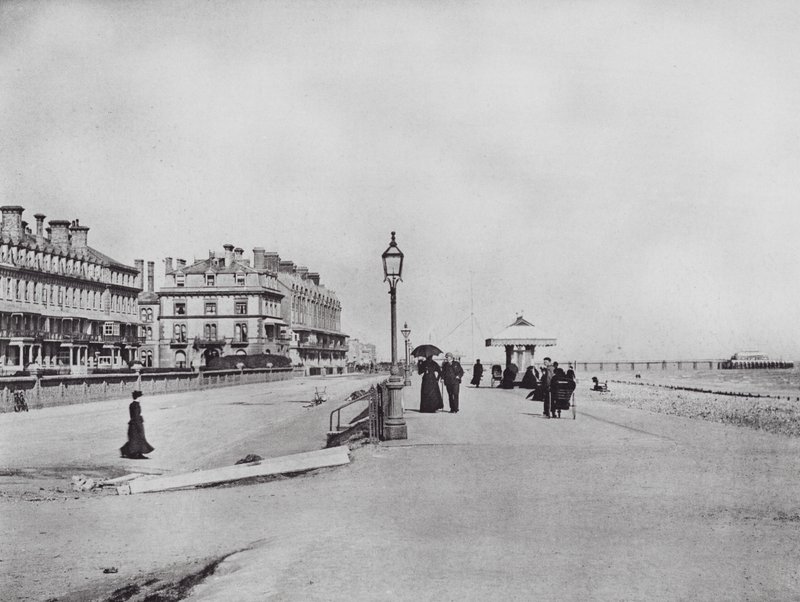 Worthing: Heene Teras (s/b fotoğraf) by English Photographer
