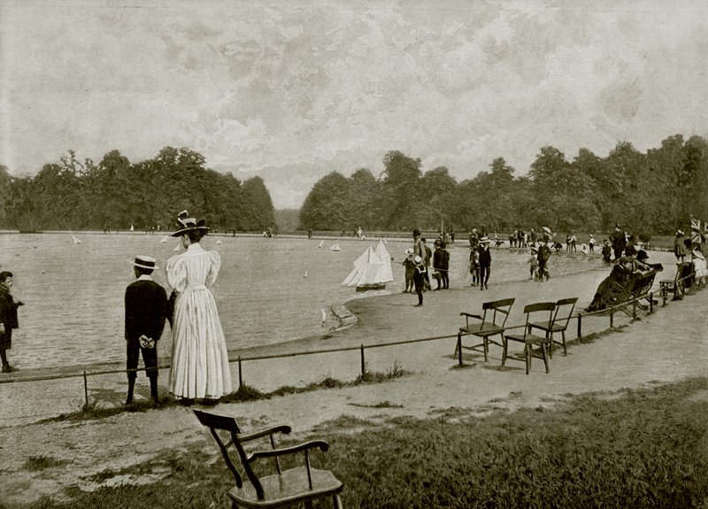 Dalgalara Hükmetmeyi Öğrenen Genç Britanya (s/b fotoğraf) by English Photographer