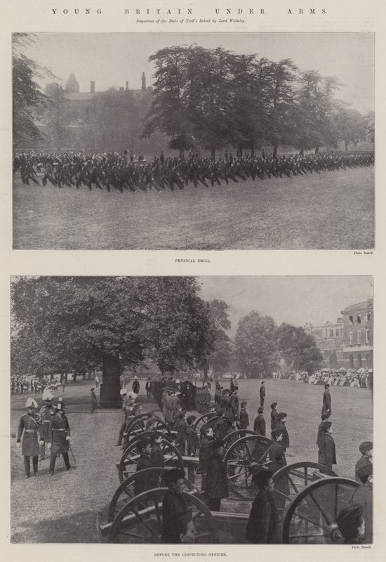 Silah Altında Genç Britanya by English Photographer