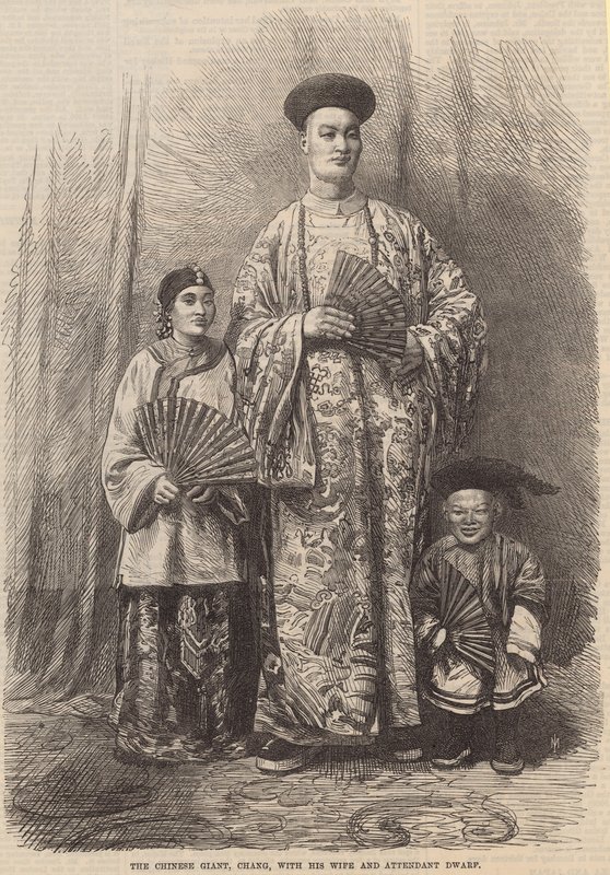 Çin Devi Chang, karısı ve görevli cüce ile by English School