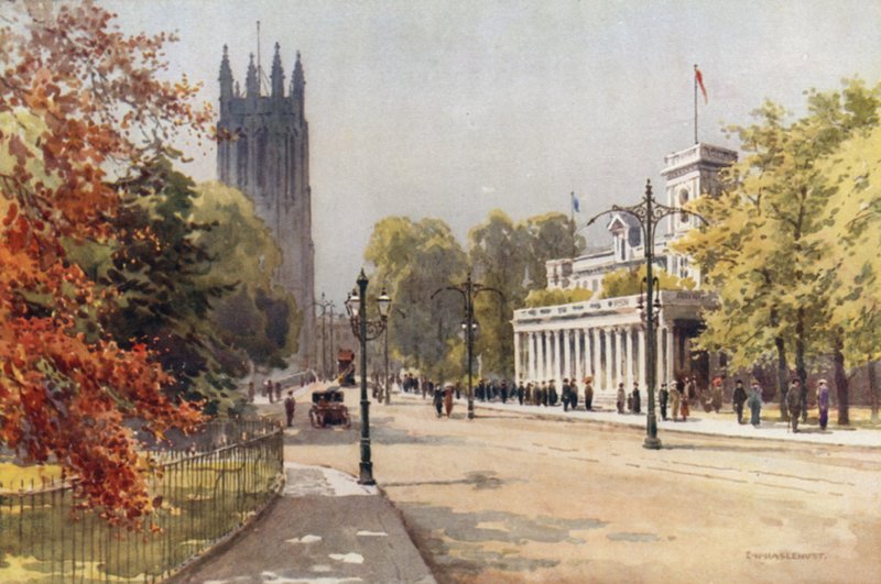 Geçit Töreni ve Pompa Odası, Leamington (renkli taş) by Ernest William Haslehust