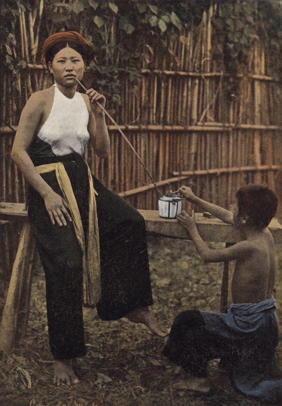 kadin, sigara içiyor, lopium by European Photographer