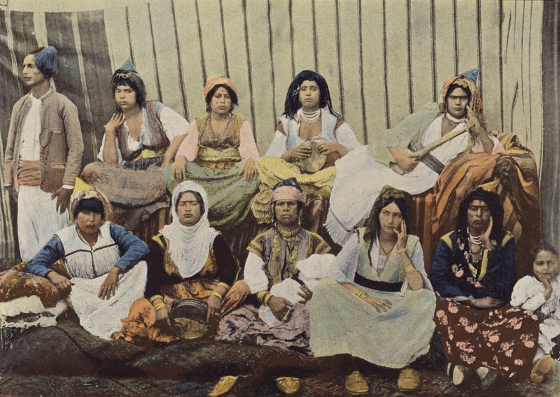 Arap Kadınları (Mağribi) Maskara by European Photographer