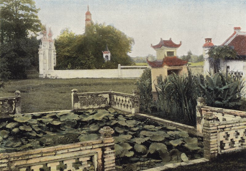 Hanoi, Boya Fırçası Pagodası by European Photographer