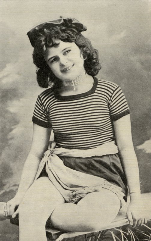 Lolita türü (s/b fotoğraf) by European Photographer