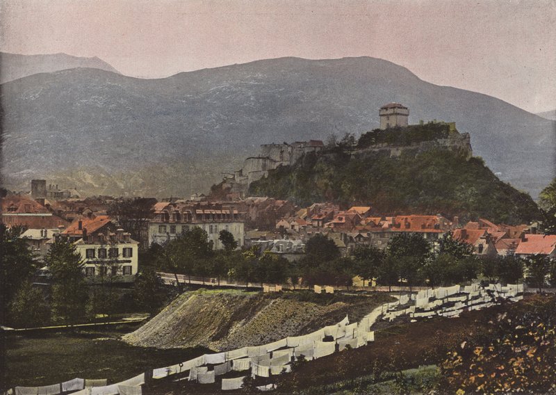 Lourdes, şehir ve kale by European Photographer