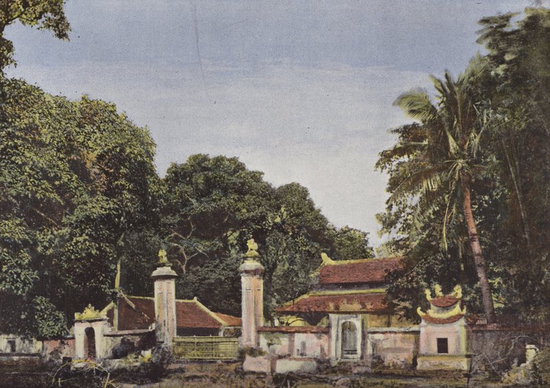 Pres Mytho Pagoda by European Photographer