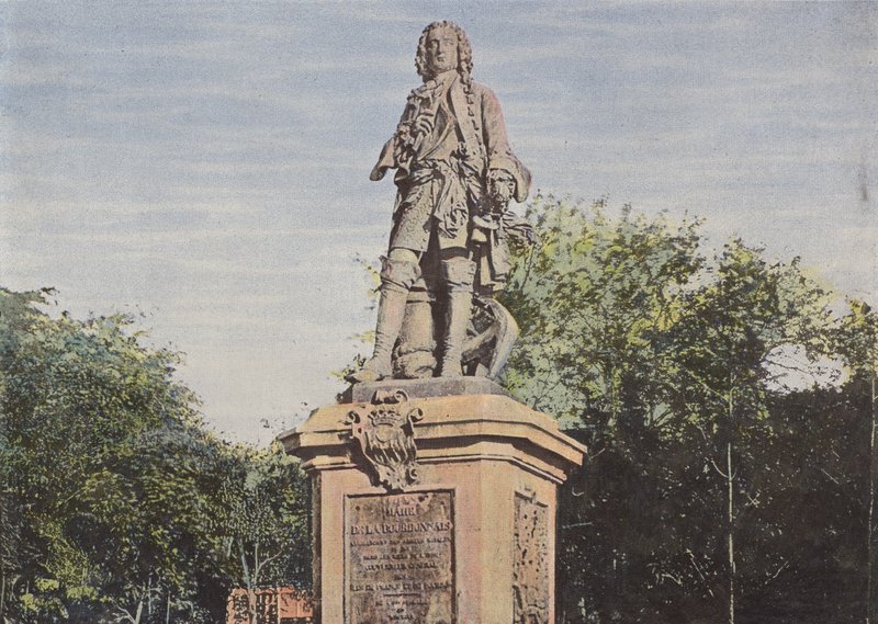 Mahe Labourdonnais Heykeli, Place Du Gouvernement by European Photographer