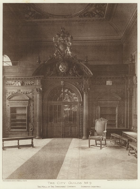 Şehir Loncaları No 9, Kırtasiyeciler Topluluğu Salonu, Büyük Salondaki Ekran (s/b fotoğraf) by European Photographer