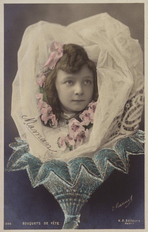 Bir buket çiçek olarak sunulan peçeli genç bir kız (renkli fotokolaj) by French Photographer