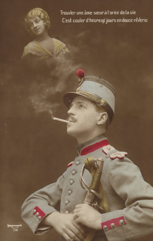 Aşkını hayal eden genç bir asker (renkli fotoğraf) by French Photographer
