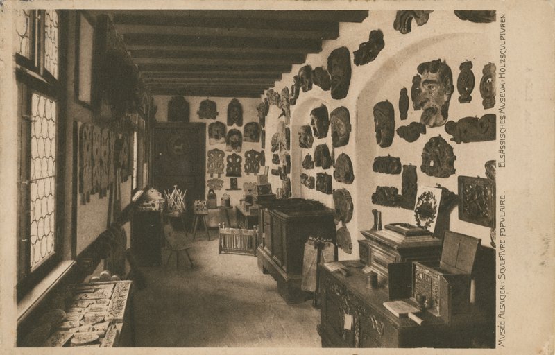 Ahşap heykellerin sergilendiği Alsas Müzesi. 1913 yılında gönderilen kartpostal. by French Photographer