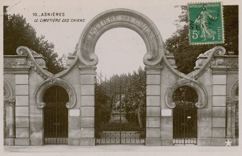 Asnieres, köpek mezarlığı. 1913 yılında gönderilen kartpostal. by French Photographer