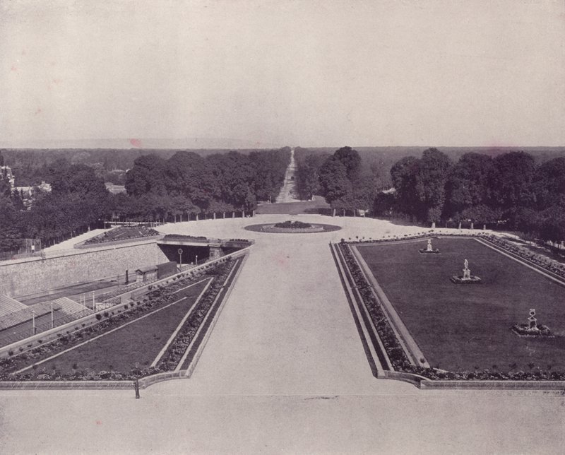 Avenue des Loges, St Germain-en-Laye (s/b fotoğraf) by French Photographer