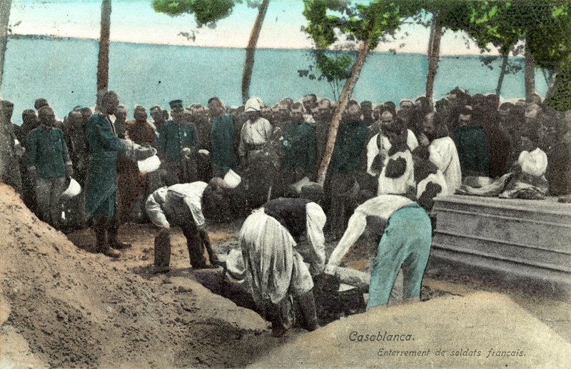 Kazablanka, Fransız askerlerinin cenaze töreni by French Photographer