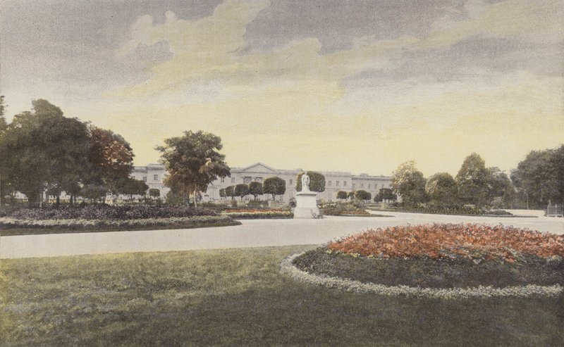 Compiegne, Küçük Parkta Sarayın Cephesi by French Photographer