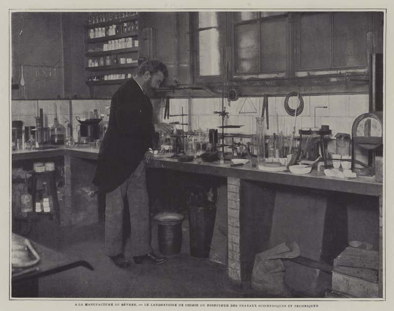 Fransa Sevres porselen fabrikası kimya laboratuvarında Bilimsel ve Teknik İşler Direktörü (s/b fotoğraf) by French Photographer